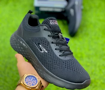 Skechers sports shoes black