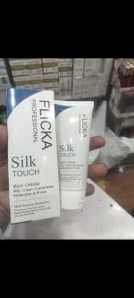 FLiCKA Silk Touch 3‑in‑1 Moisturizer & Primer | Hydrating, Lightweight, Long‑Lasting | Pore Minimizer | - Image 5