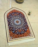 Traditional Moroccan Dome Arch Janamaz – Dark Plum & Rust 70x115 cm | Islamic Prayer Mat - Image 3