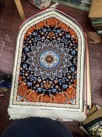 Traditional Moroccan Dome Arch Janamaz – Dark Plum & Rust 70x115 cm | Islamic Prayer Mat